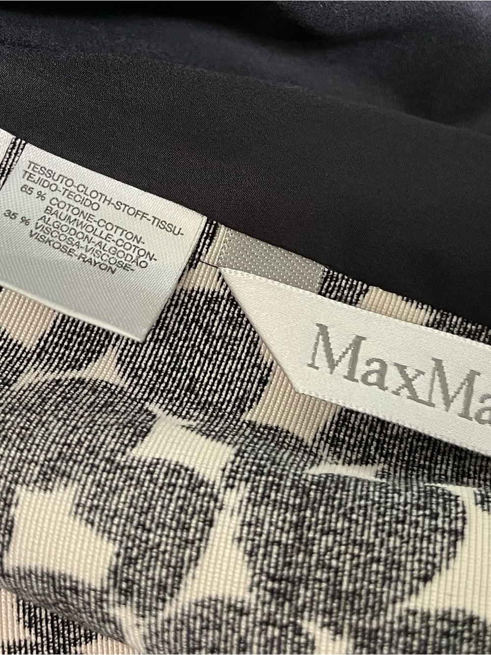 MaxMara Black and White Patterned Cropped Blazer. Classic Luxury! - Picture 6 of 7